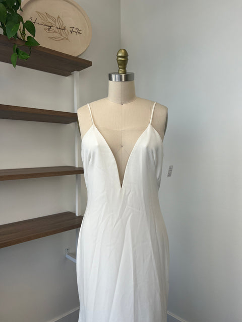 B / Theia Bruna Size 8