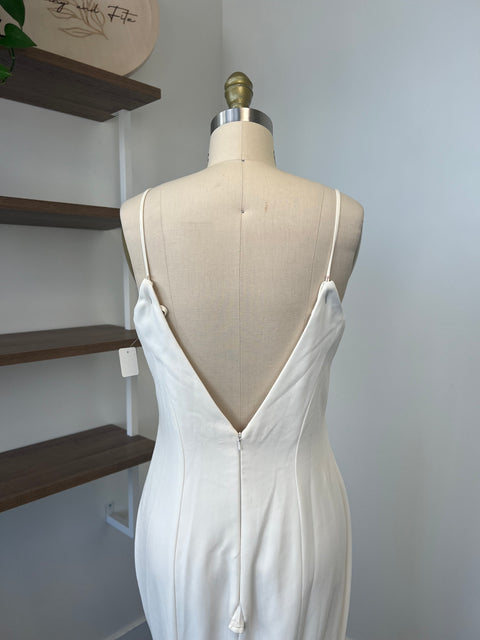 B / Theia Bruna Size 8