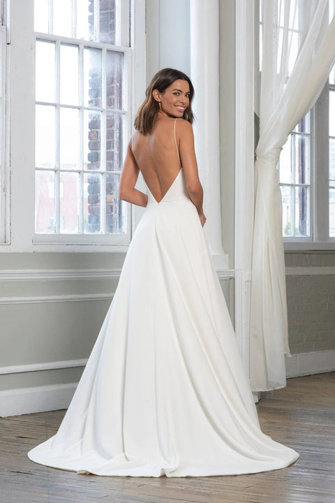 C / Theia Ally Size 8