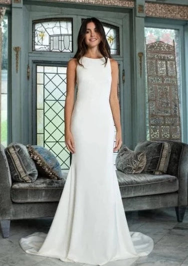 C / Theia Gloria Size 8