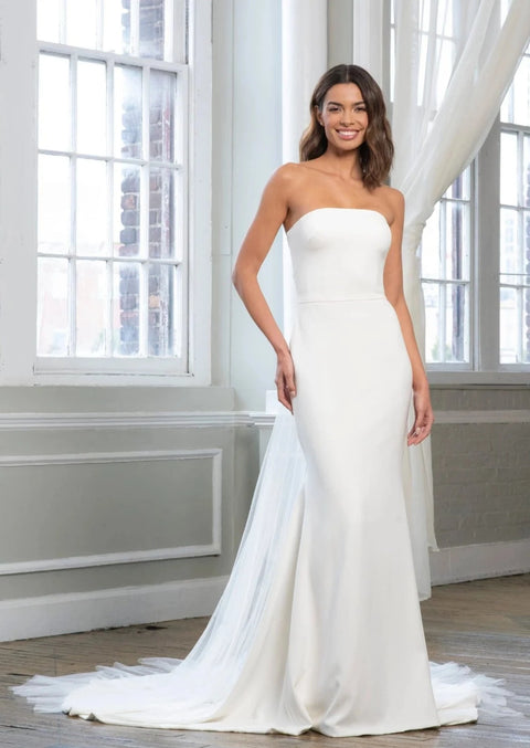 B / Theia Lindsay Size 8