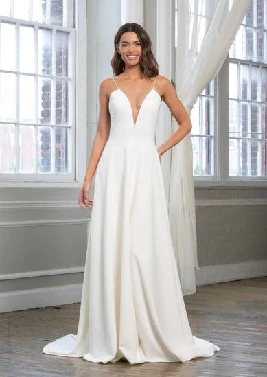 C / Theia Ally Size 8