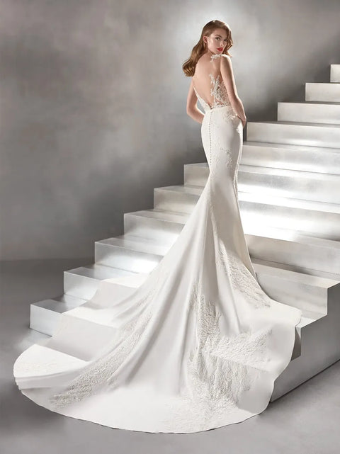 C / Pronovias Vincente Size 8
